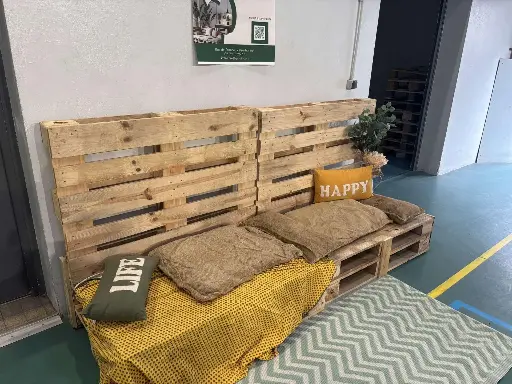 Canapé RSE en palettes recyclées